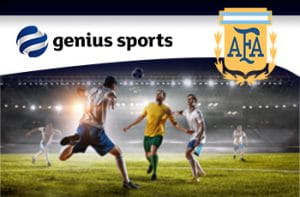 I loghi di Genius Sports Group e AFA e alcuni calciatori in azione