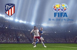 I loghi dell'Atletico Madrid e della Fifa e due calciatori in azione