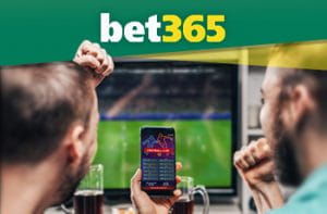 Il logo di bet365 e due ragazzi davanti alla tv con uno smartphone