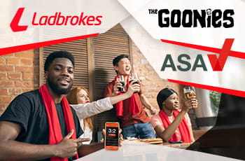 I loghi di Ladbrokes, ASA e di The Goonies e dei ragazzi che fanno festa