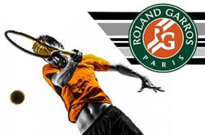 Un tennista generico in azione e il logo del Roland Garros