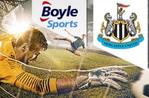 Portiere che para con logo Newcastle United e logo BoyleSports.