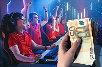 Squadra di esport, mano che regge una mazzetta di 50 euro