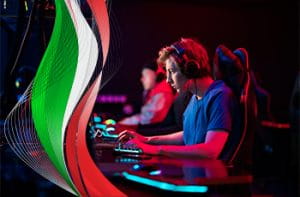 Ragazzi che giocano con eSports, bandiera italiana