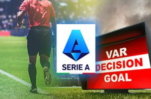 Arbitro di calcio, monitor VAR, logo Serie A