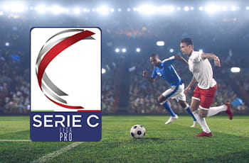 Due calciatori e il logo della Serie C
