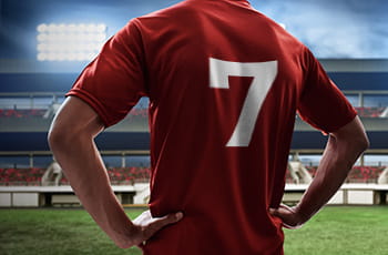 Giocatore di calcio con maglietta numero sette