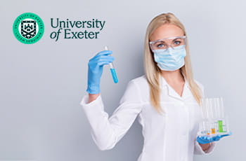 Scienziato con una provetta in mano, logo University of Exter