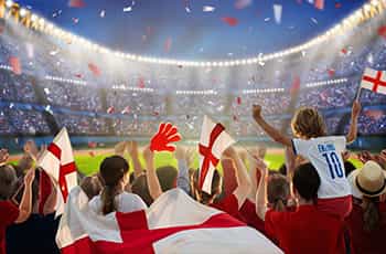 Pubblico stadio di calcio, con bandiera UK