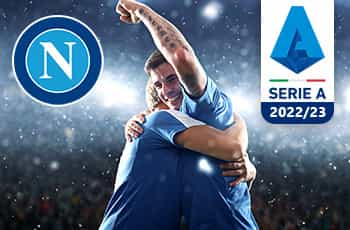 Calciatori che festeggiano, logo Serie A 2022/23, logo Napoli