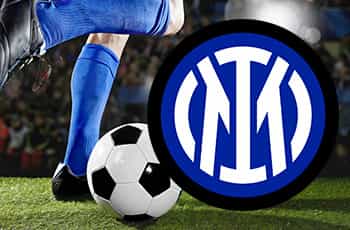 Calciatore in azione, logo Inter
