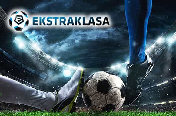 Calciatore in azione, logo Ekstraklasa 2023/24