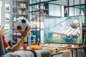 Televisore che trasmette una partita di calcio