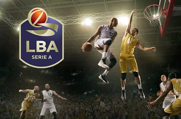 Giocatori di basket in azione, logo Serie A basket