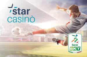 Calciatore in azione, logo Serie B e logo StarCasinò