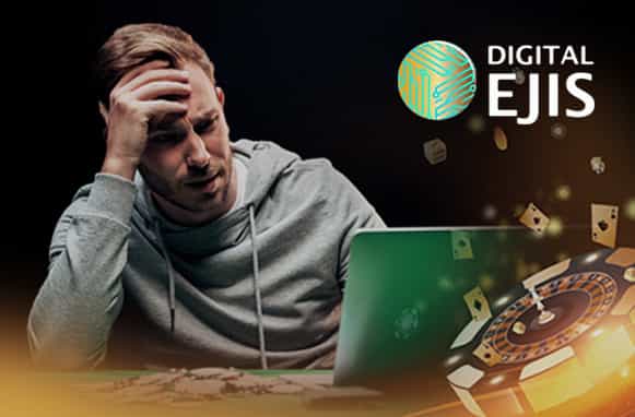 Persona che sta giocando online, logo Digital Ejis