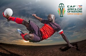 Calciatore in azione, logo Coppa d'Africa