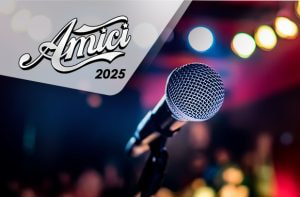 Microfono e logo di Amici 2025