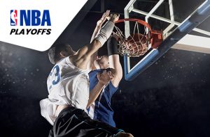 Giocatori di basket e logo NBA playoff