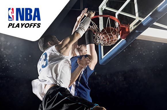 Giocatori di basket e logo NBA playoff