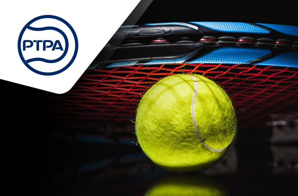 Pallina e racchetta da tennis e logo PTPA