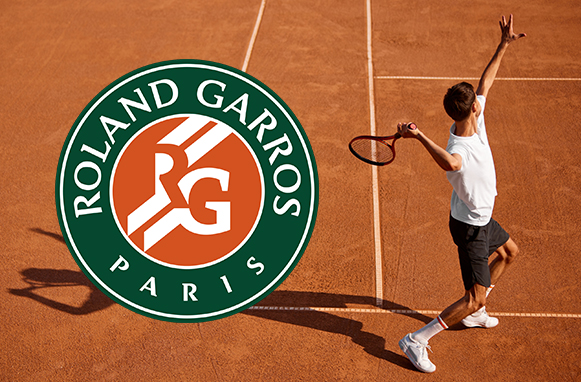 Tennista e logo Roland Garros