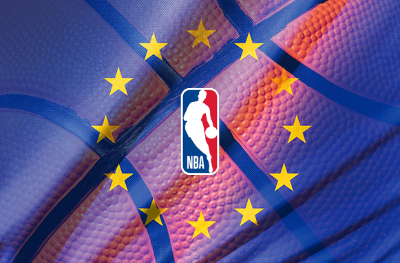 Pallone da basket, logo NBA e bandiera europea