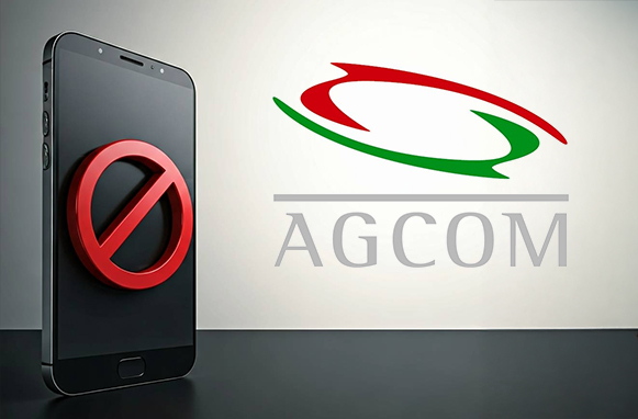 Smartphone con segnale di divieto e logo Agcom