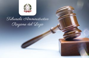 Martelletto da tribunale e logo TAR Lazio