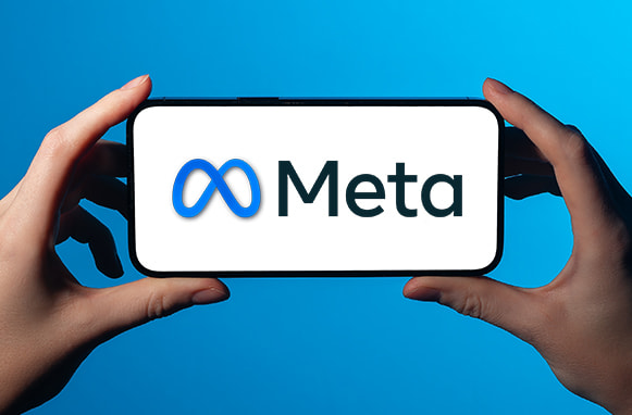 Schermo smartphone e logo di Meta