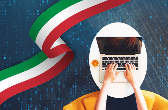 Utente con laptop e bandiera italiana