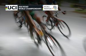 Biciclette in corso e logo UCI World Championship 2025