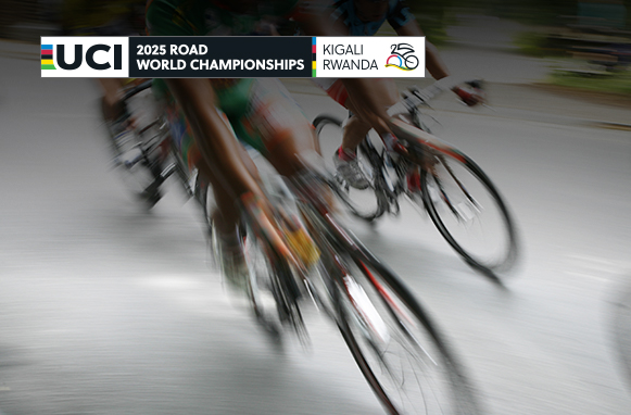 Biciclette in corso e logo UCI World Championship 2025