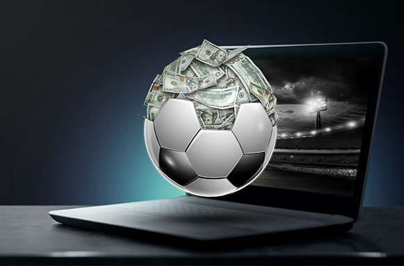Laptop, pallone da calcio e soldi