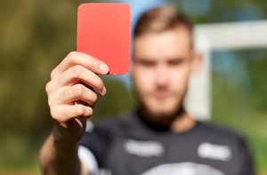Arbitro con cartellino giallo