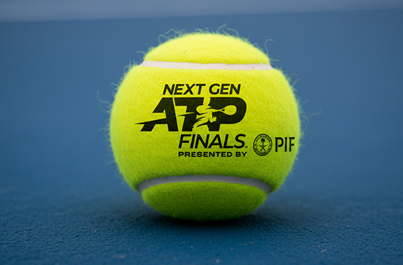 Pallina da tennis con logo delle NextGen ATP Finals 2025