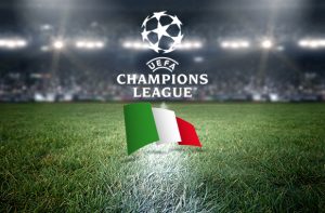 Campo da calcio, logo Champions League e bandiera italiana