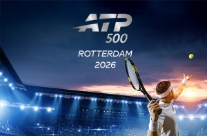 Tennista alla battuta e logo ATP 500 di Rotterdam