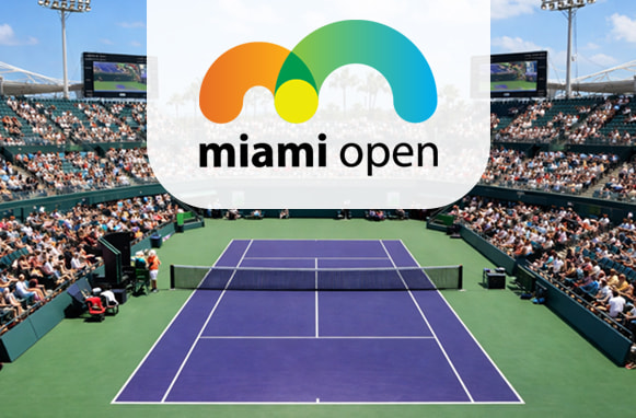 Visuale dall’alto di stadio di tennis all’aperto e scritta Miami Open