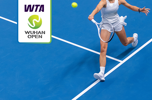 Tennista in azione, logo Wuhan Open
